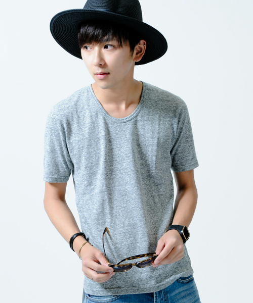 GRAND GLOBAL(グランドグローバル)の「GRAND GLOBAL / ヴィンテージUネックTシャツ (Tシャツ/カットソー・メンズ・ホワイト/グレー/ブルー・42/38/40)」の2枚目の写真