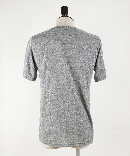 GRAND GLOBAL(グランドグローバル)の「GRAND GLOBAL / ヴィンテージUネックTシャツ (Tシャツ/カットソー・メンズ・ホワイト/グレー/ブルー・42/38/40)」の6枚目の写真