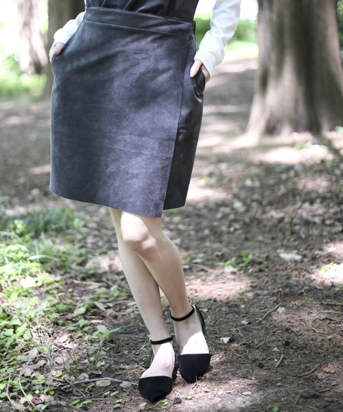 Denime（ドゥニーム）の「フェイクスウェードラップスカート（スカート・レディース・ベージュ/ブラック/カーキ・FREE）」の3枚目の写真