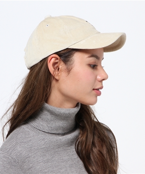 OLIVE des OLIVE（オリーブデオリーブ）の「★イニシャルコーデュロイキャップ（キャップ・レディース・ブラック/ホワイト/レッド/ベージュ/ネイビー・FREE）」の2枚目の写真
