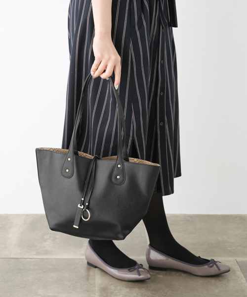 RODE SKO（ロデスコ）の「MACARENA プチリバーシブルトート（トートバッグ・レディース・グレー/ブラック/ベージュ・ONE）」の2枚目の写真