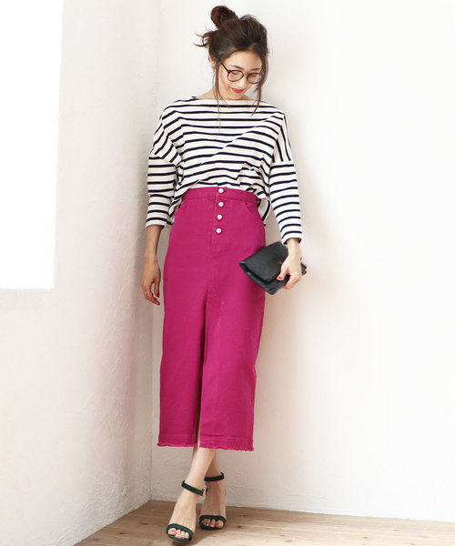 M y u(ミュー)の「フロントスリットパールボタンタイトスカート(スカート・レディース・ブルー/ベージュ/ピンク・ML/SM)」の12枚目の写真