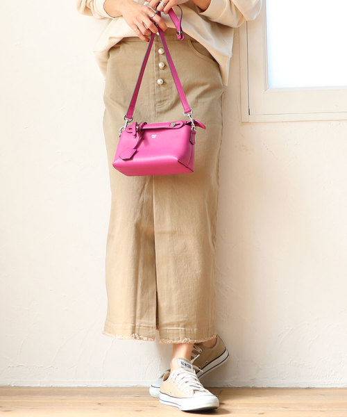 M y u(ミュー)の「フロントスリットパールボタンタイトスカート(スカート・レディース・ブルー/ベージュ/ピンク・ML/SM)」の9枚目の写真