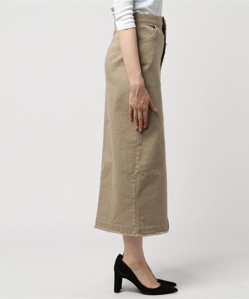 M y u(ミュー)の「フロントスリットパールボタンタイトスカート(スカート・レディース・ブルー/ベージュ/ピンク・ML/SM)」の5枚目の写真