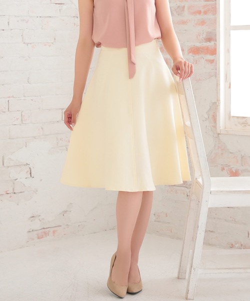 Ninarobe(ニーナローブ)の「Aラインひざ丈フレアスカート(スカート)」|ベージュ