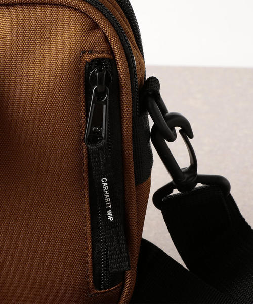 Carhartt（カーハート）の「［カーハート］ST★ CARHARTT ESS ショルダーバッグ S（ショルダーバッグ・メンズ・ブラウン/ブラック/オリーブ・FREE）」の7枚目の写真