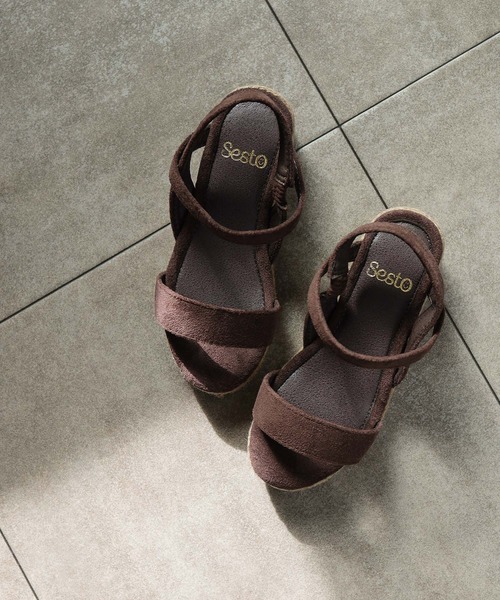 SESTO（セスト）の「【SESTOキッズ】ゴムでフィットする華奢ストラップサンダル（サンダル・キッズ・パープル/イエロー/グレー/ブラック系その他/グリーン/ベージュ/サックスブルー/レッド/ホワイト/ネイビー/グレイッシュベージュ/ゴールド/ブラック/アイボリー/パイソン/ピンク/ミント/レオパード/シルバー/ダークブラウン/チェック/キャメル・21.0cm/19.0cm/18.0cm/17.0cm/20.0cm）」の7枚目の写真