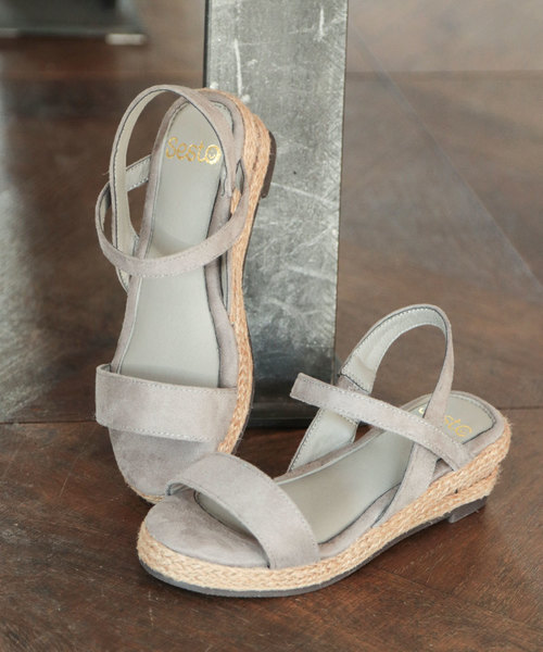 SESTO（セスト）の「【SESTOキッズ】ゴムでフィットする華奢ストラップサンダル（サンダル・キッズ・パープル/イエロー/グレー/ブラック系その他/グリーン/ベージュ/サックスブルー/レッド/ホワイト/ネイビー/グレイッシュベージュ/ゴールド/ブラック/アイボリー/パイソン/ピンク/ミント/レオパード/シルバー/ダークブラウン/チェック/キャメル・21.0cm/19.0cm/18.0cm/17.0cm/20.0cm）」の6枚目の写真