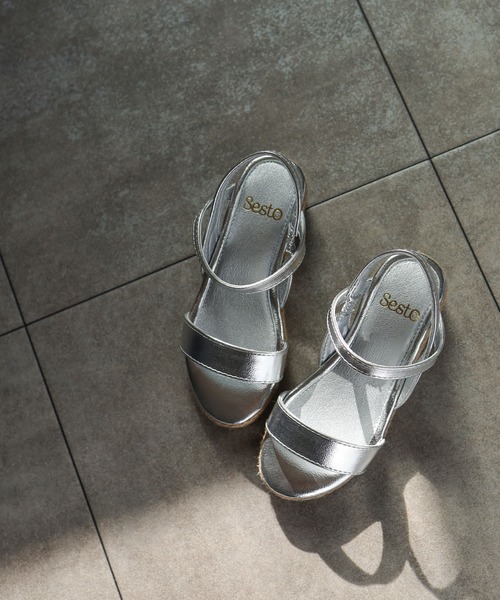 SESTO（セスト）の「【SESTOキッズ】ゴムでフィットする華奢ストラップサンダル（サンダル・キッズ・パープル/イエロー/グレー/ブラック系その他/グリーン/ベージュ/サックスブルー/レッド/ホワイト/ネイビー/グレイッシュベージュ/ゴールド/ブラック/アイボリー/パイソン/ピンク/ミント/レオパード/シルバー/ダークブラウン/チェック/キャメル・21.0cm/19.0cm/18.0cm/17.0cm/20.0cm）」の18枚目の写真