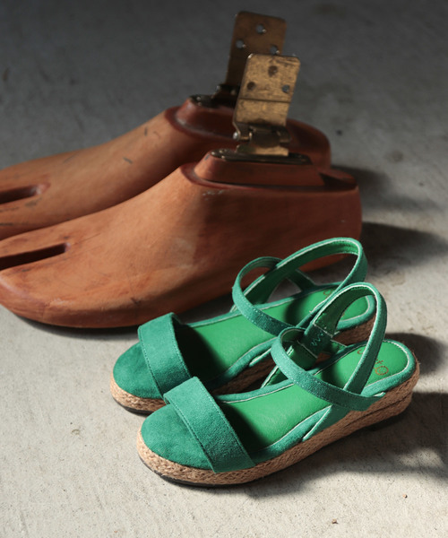 SESTO（セスト）の「【SESTOキッズ】ゴムでフィットする華奢ストラップサンダル（サンダル・キッズ・パープル/イエロー/グレー/ブラック系その他/グリーン/ベージュ/サックスブルー/レッド/ホワイト/ネイビー/グレイッシュベージュ/ゴールド/ブラック/アイボリー/パイソン/ピンク/ミント/レオパード/シルバー/ダークブラウン/チェック/キャメル・21.0cm/19.0cm/18.0cm/17.0cm/20.0cm）」の10枚目の写真