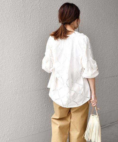 liflattie ships（リフラティ シップス）の「liflattie ships:カットワークレースギャザーブラウス◇（シャツ/ブラウス・レディース・ホワイト/ネイビー/イエロー・SMALL/MEDIUM）」の8枚目の写真