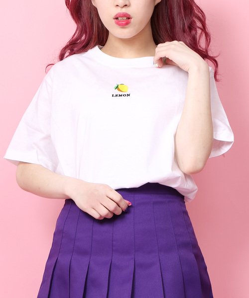 WC(ダブル シー)の「WC/フルーツ刺繍Tシャツ(Tシャツ/カットソー・レディース・パープル/レッド/ライトピンク/イエロー・FREE)」の1枚目の写真