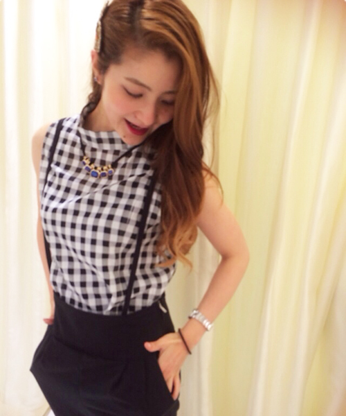 one after another NICE CLAUP（ワンアフターアナザーナイスクラップ）の「【ナイスクラップ】ギンガムノースリブラウス（シャツ/ブラウス・レディース・レッド/ブラック・FREE）」の4枚目の写真