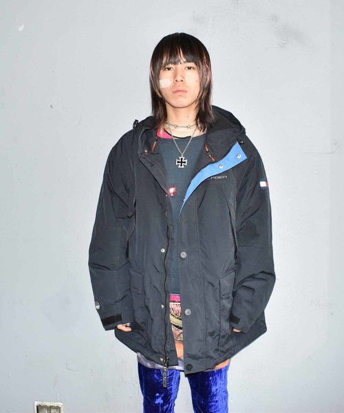 TOMMY HILFIGER（トミーヒルフィガー）の「【ヴィンテージ古着】90's TOMMY HILFIGER/トミーヒルフィガー ナイロンジャケット（ナイロンジャケット・メンズ・ブラック・MEDIUM）」の8枚目の写真