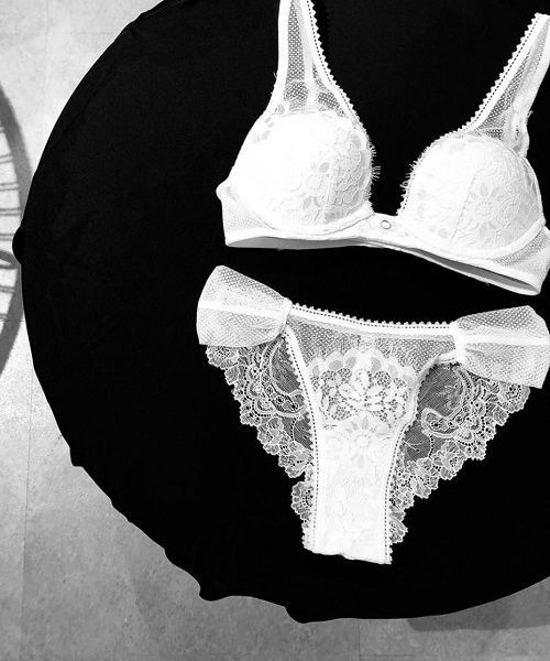 ANNEBRA（アンブラ）の「Romantic2 3/4モールドカップブラジャー（ブラジャー・レディース・ブラック/ホワイト・C75/D80/B75/C80/E80/D70/F75/C70/E70/B70/F70/G70/D75/E75/G75）」の3枚目の写真