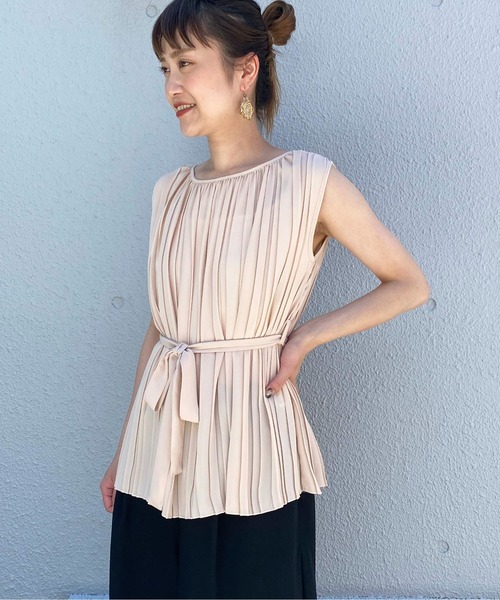 PICCIN（ピッチン）の「ノースリーブプリーツブラウス（シャツ/ブラウス・レディース・オレンジ/サックスブルー/ベージュ/ブラック・L/M）」の3枚目の写真