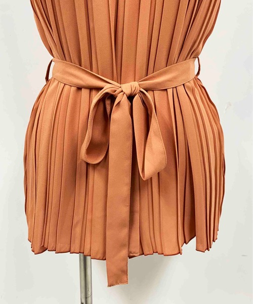 PICCIN（ピッチン）の「ノースリーブプリーツブラウス（シャツ/ブラウス・レディース・オレンジ/サックスブルー/ベージュ/ブラック・L/M）」の7枚目の写真