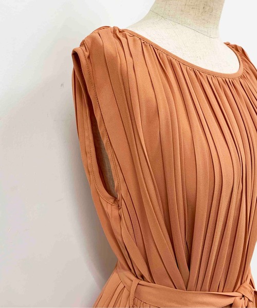 PICCIN（ピッチン）の「ノースリーブプリーツブラウス（シャツ/ブラウス・レディース・オレンジ/サックスブルー/ベージュ/ブラック・L/M）」の11枚目の写真