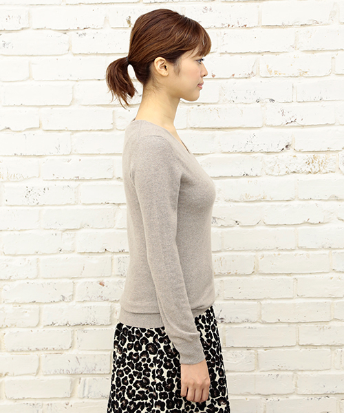 GALLARDAGALANTE（ガリャルダガランテ）の「カシミアVニット（ニット/セーター・レディース・ホワイト/ベージュ/ブルー/レッド・FREE）」の5枚目の写真