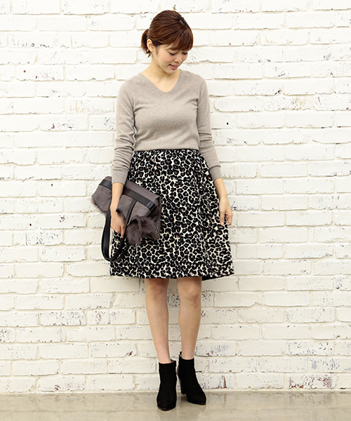 GALLARDAGALANTE（ガリャルダガランテ）の「カシミアVニット（ニット/セーター・レディース・ホワイト/ベージュ/ブルー/レッド・FREE）」の10枚目の写真