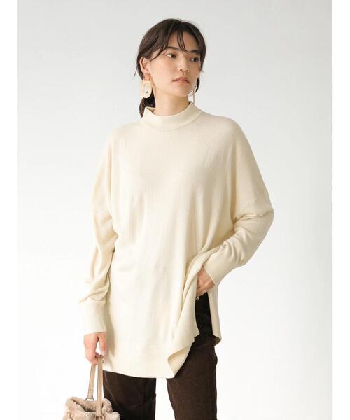 AMERICAN HOLIC（アメリカンホリック）の「モックネックゆるニットチュニック　＊（ニット/セーター・レディース・チャコールグレー/ベージュ/ブルー/アイボリー/テラコッタ・FREE）」の2枚目の写真