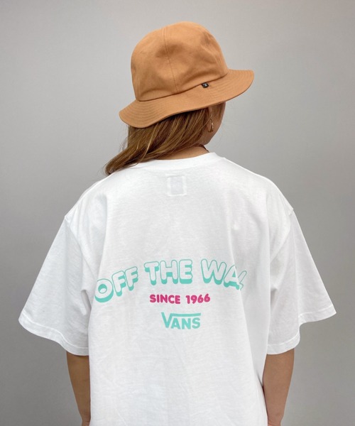VANS(バンズ)の「VANS/バンズ ビッグシルエット バックプリントTシャツ 121R3010200(Tシャツ/カットソー・レディース・ホワイト/ブラック/パープル・S/M)」の1枚目の写真