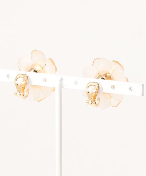 natural couture（ナチュラルクチュール）の「フラワーイヤリング（イヤリング・レディース・アイボリー/ミント/ピンク・FREE）」の4枚目の写真