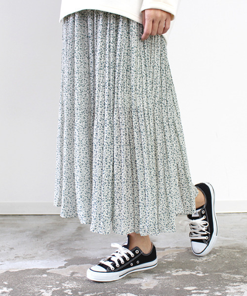 MODE ROBE(モードローブ)の「小花柄シフォンプリーツスカート(スカート・レディース・ブラック/ミント/ブルー・FREE)」の3枚目の写真