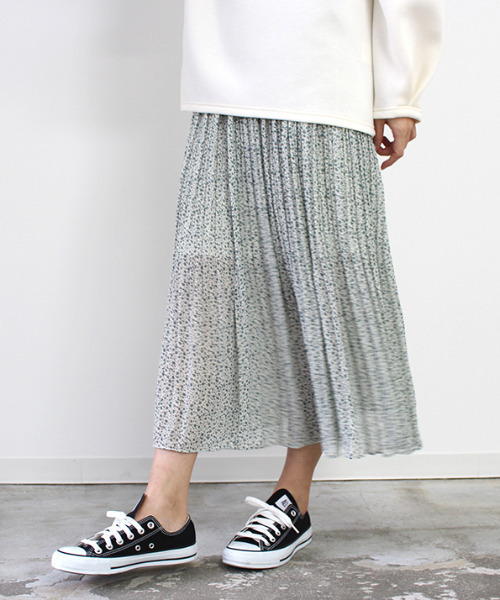 MODE ROBE(モードローブ)の「小花柄シフォンプリーツスカート(スカート・レディース・ブラック/ミント/ブルー・FREE)」の8枚目の写真