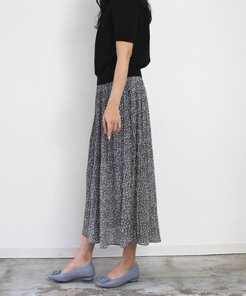 MODE ROBE(モードローブ)の「小花柄シフォンプリーツスカート(スカート・レディース・ブラック/ミント/ブルー・FREE)」の16枚目の写真