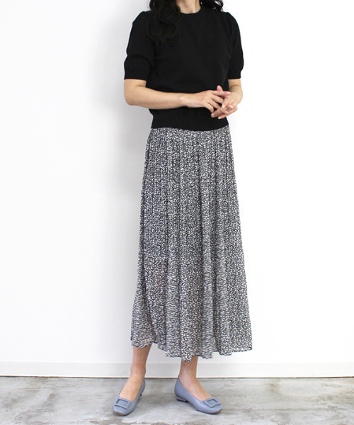 MODE ROBE(モードローブ)の「小花柄シフォンプリーツスカート(スカート・レディース・ブラック/ミント/ブルー・FREE)」の6枚目の写真