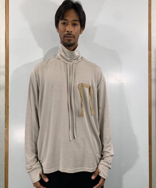 SYU.HOMME/FEMM（シュウ）の「SYU.HOMME/FEMM/シュウ/オム/フェム/Hi-neck long sleeves（Tシャツ/カットソー・メンズ・ブラック/パープル/ブラウン・1/2）」の2枚目の写真