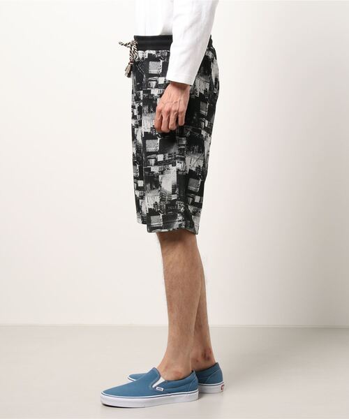 STYLEBLOCK(スタイルブロック)の「ミニ裏毛フォト総柄プリントショートパンツ(表使い)(スウェットパンツ・メンズ・グレー/ブラック・LL/L/M)」の3枚目の写真