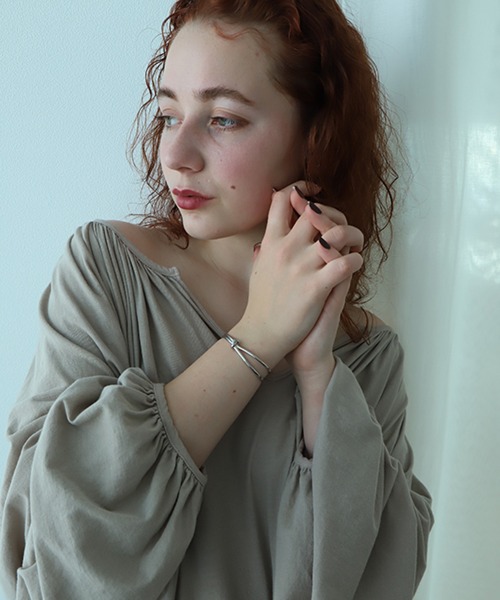 PAS TIERRA（パティエラ）の「[Lien] ローンドバングル（ブレスレット・レディース・イエローゴールド/シルバー・FREE）」の8枚目の写真