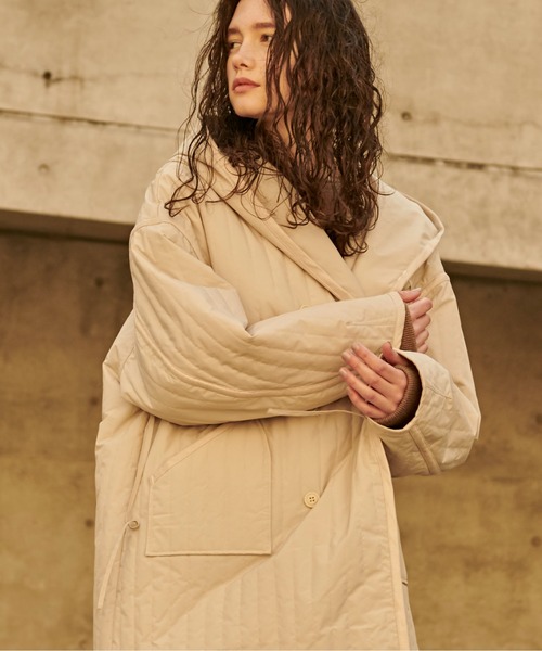 kha:ki（カーキ）の「「KHA:KI / カーキ」リバーシブルストライプキルティングコート（ミリタリージャケット・レディース・カーキ/アイボリー/ブラック・1/2）」の21枚目の写真