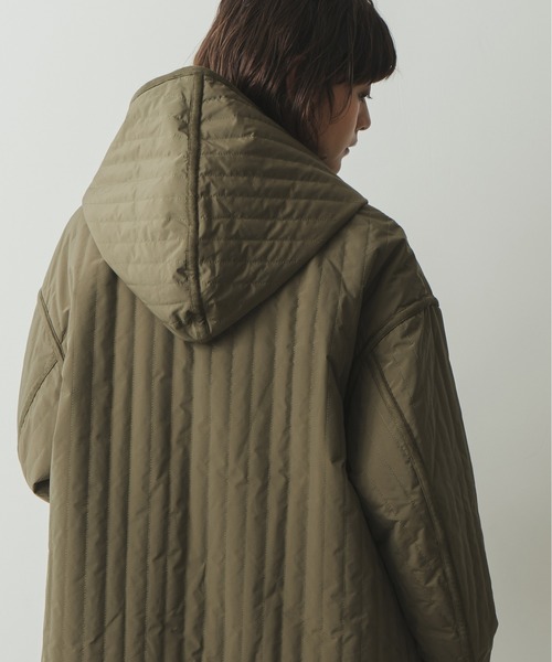 kha:ki（カーキ）の「「KHA:KI / カーキ」リバーシブルストライプキルティングコート（ミリタリージャケット・レディース・カーキ/アイボリー/ブラック・1/2）」の4枚目の写真