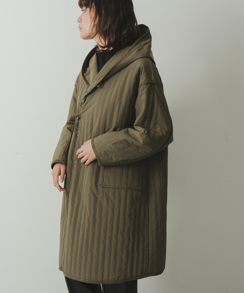 kha:ki（カーキ）の「「KHA:KI / カーキ」リバーシブルストライプキルティングコート（ミリタリージャケット・レディース・カーキ/アイボリー/ブラック・1/2）」の7枚目の写真