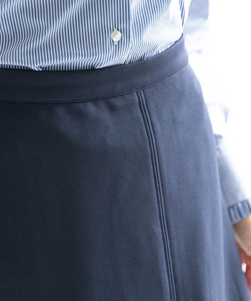 NARACAMICIE(ナラカミーチェ)の「カルゼ調Aラインスカート(スカート・レディース・ネイビー/ブラウン・MEDIUM)」の12枚目の写真