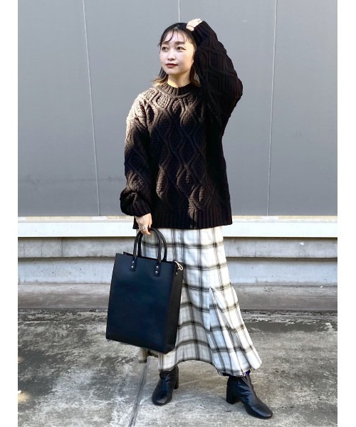 PAGEBOY(ページボーイ)の「リーフケーブルクループルオーバー / ボリューム袖 / オーバーサイズ(ニット/セーター・レディース・ブラック/オフホワイト/グリーン系その他/グレイッシュベージュ/オレンジ・FREE)」の11枚目の写真