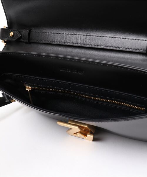 ZADIG&VOLTAIRE(ザディグ エ ヴォルテール)の「ZV INTIALE LA CLUTCH CALFSKIN(クラッチバッグ・レディース・ブラック/レッド系その他・ONE SIZE)」の9枚目の写真