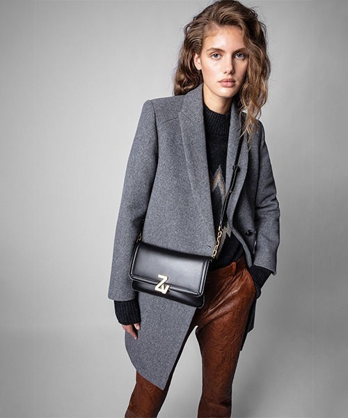ZADIG&VOLTAIRE(ザディグ エ ヴォルテール)の「ZV INTIALE LA CLUTCH CALFSKIN(クラッチバッグ・レディース・ブラック/レッド系その他・ONE SIZE)」の4枚目の写真