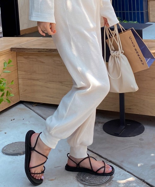 mimi toujours（ミミトゥジュール）の「パンツ ワッフル ワンマイル omom×mimi toujours（その他パンツ・レディース・アイボリー/グレイッシュベージュ・M）」の2枚目の写真