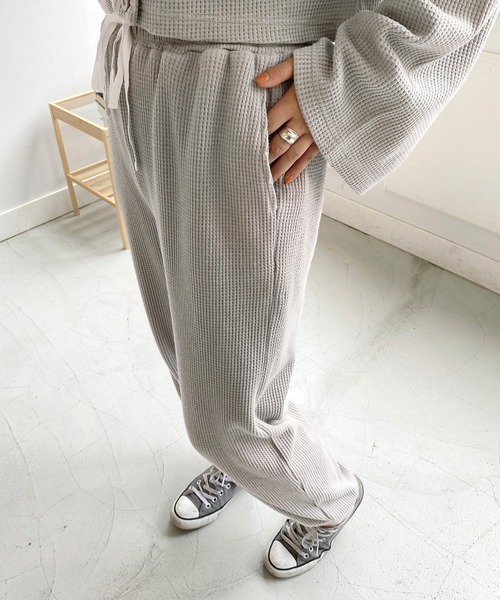 mimi toujours（ミミトゥジュール）の「パンツ ワッフル ワンマイル omom×mimi toujours（その他パンツ・レディース・アイボリー/グレイッシュベージュ・M）」の9枚目の写真