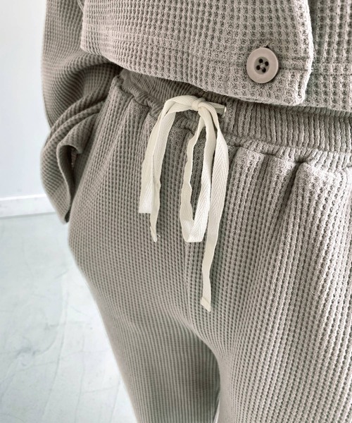 mimi toujours（ミミトゥジュール）の「パンツ ワッフル ワンマイル omom×mimi toujours（その他パンツ・レディース・アイボリー/グレイッシュベージュ・M）」の7枚目の写真