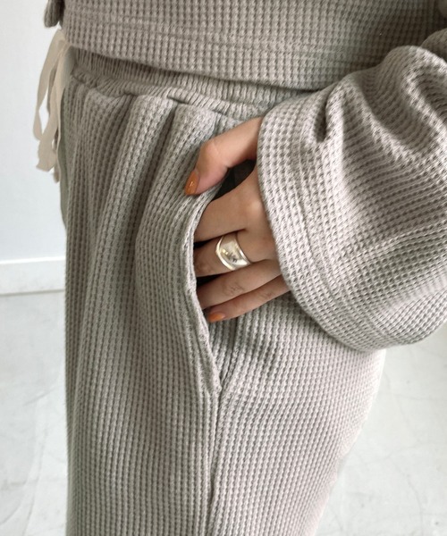mimi toujours（ミミトゥジュール）の「パンツ ワッフル ワンマイル omom×mimi toujours（その他パンツ・レディース・アイボリー/グレイッシュベージュ・M）」の18枚目の写真