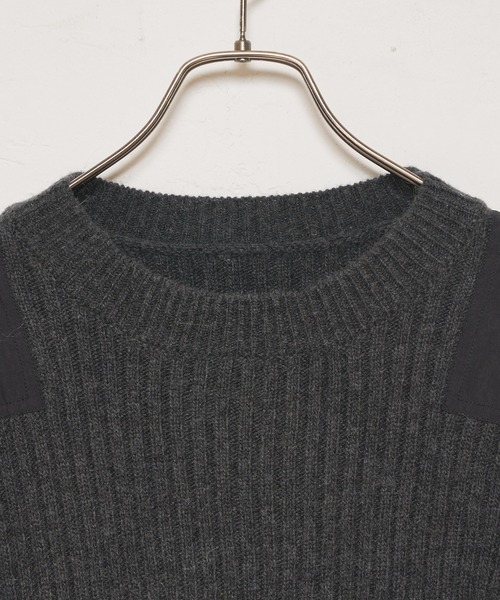 CIAOPANIC（チャオパニック）の「ショルダーパッチミリタリープルオーバー（ニット/セーター・レディース・ブラック/グリーン・FREE）」の4枚目の写真