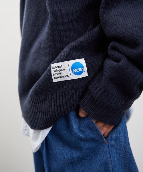 FREAK'S STORE(フリークスストア)の「NCAA/エヌシーエーエー/ SP LOGO KNIT(ニット/セーター・メンズ・ブラック/ネイビー/グレー・MEDIUM/LARGE)」の4枚目の写真