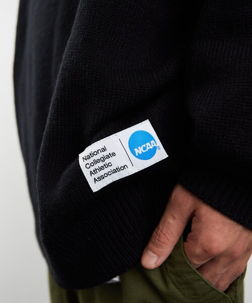 FREAK'S STORE(フリークスストア)の「NCAA/エヌシーエーエー/ SP LOGO KNIT(ニット/セーター・メンズ・ブラック/ネイビー/グレー・MEDIUM/LARGE)」の12枚目の写真