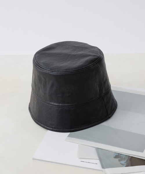 COLONY 2139（コロニートゥーワンスリーナイン）の「フェイクレザー深バケットハット（ハット・レディース・ブラック/アイボリー/ブラウン・FREE）」の2枚目の写真