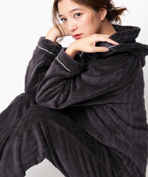 fran de lingerie（フランデランジェリー）の「もこもこ パーカー・ロングパンツ上下セット レディース パジャマ セットアップ ふわふわ 部屋着 かわいい あったか（ルームウェア/パジャマ・レディース・ホワイト/パープル/ネイビー/ブラウン/オフホワイト/ピンク/ダークグレー/シルバーグレー/クリアブラック/ダークブルー・M-L/S-M）」の5枚目の写真
